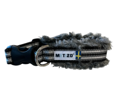 Metizo - Halsband fast/fårskinn svart 35 - 45 cm